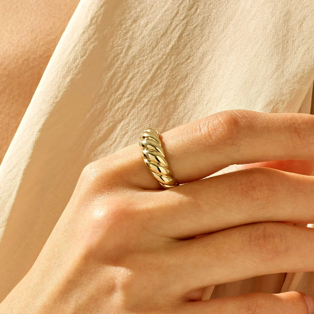 Sophie – Twisted Gold Ring