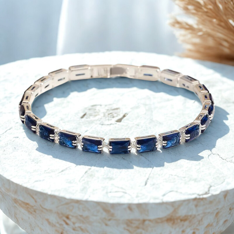 Coraline – Baguettecut White Gold Bracelet