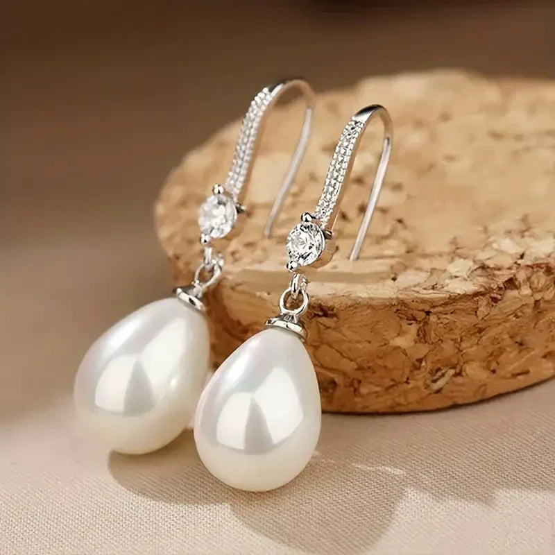 Mirabel – Sculpted White Gold Earrings